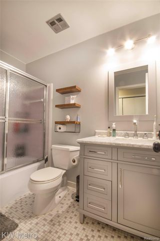 8401 18 Mile Road 253, Sterling Heights, MI 48313