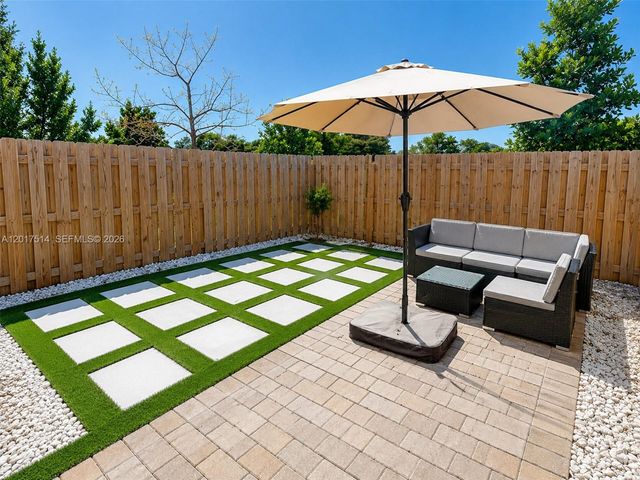 12184 NW 24th Pl R, Miami, FL 33167