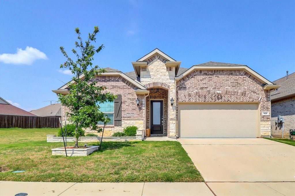 1828 Roadrunner Drive, Little Elm, TX 75068