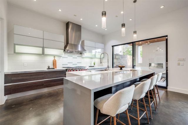 909 Peden Street, Houston, TX 77006
