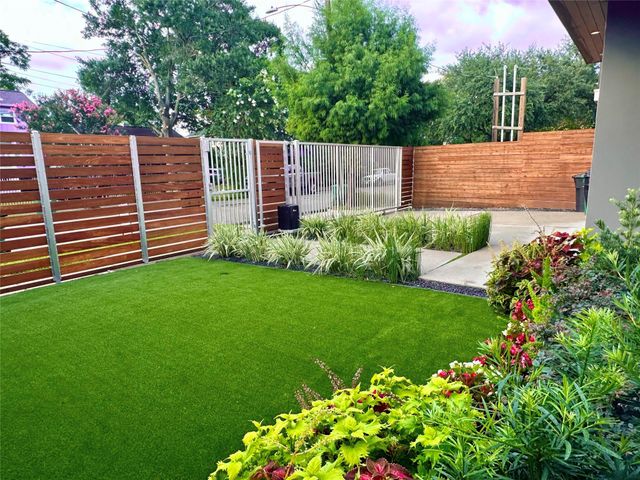 909 Peden Street, Houston, TX 77006