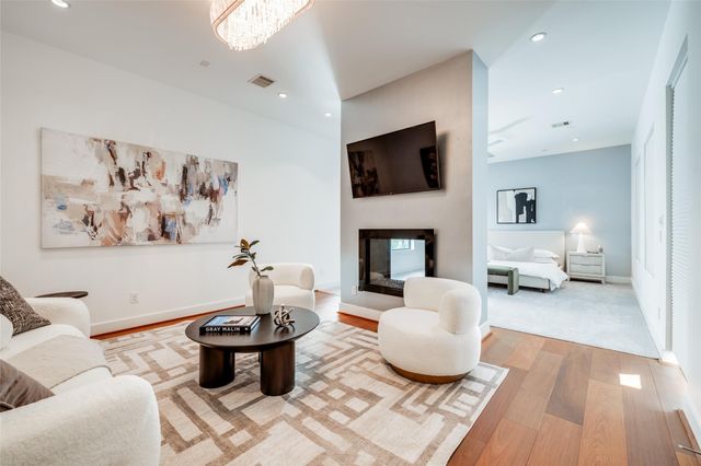 909 Peden Street, Houston, TX 77006