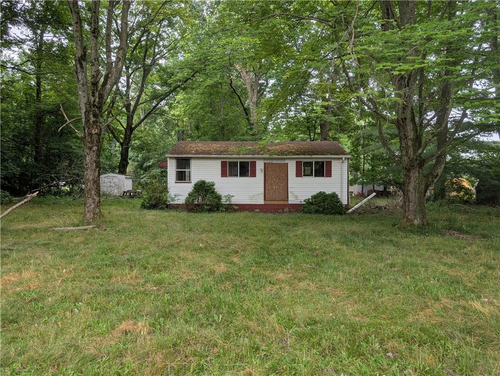 1545 Meadow Dr, Jamestown, PA 16134