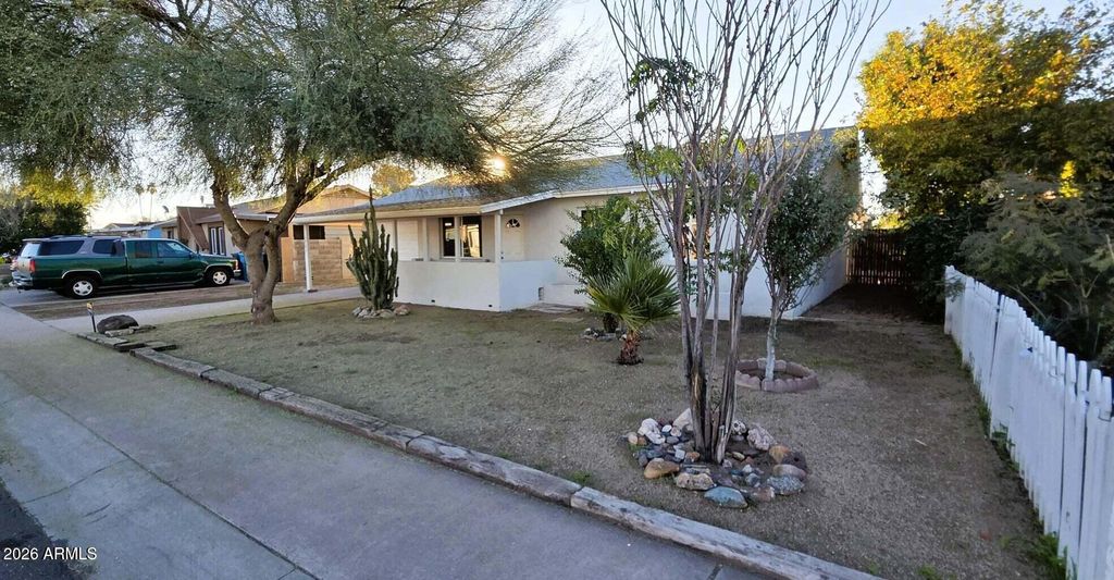 5721 W CHEERY LYNN Road, Phoenix, AZ 85031 — exterior