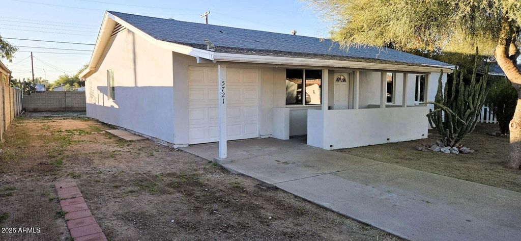 5721 W CHEERY LYNN Road, Phoenix, AZ 85031 — photo 2