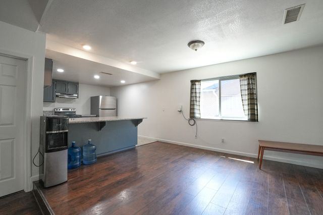 26138 N Mooney Boulevard, Tulare, CA 93274