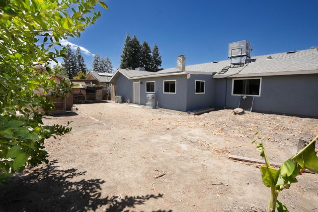 26138 N Mooney Boulevard, Tulare, CA 93274