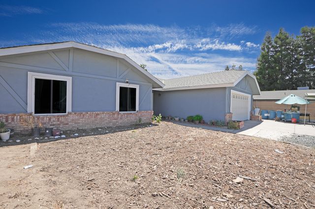 26138 N Mooney Boulevard, Tulare, CA 93274