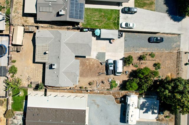 26138 N Mooney Boulevard, Tulare, CA 93274