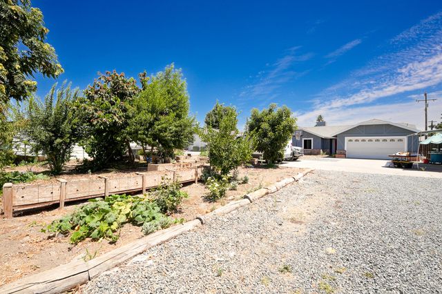 26138 N Mooney Boulevard, Tulare, CA 93274