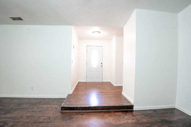 26138 N Mooney Boulevard, Tulare, CA 93274