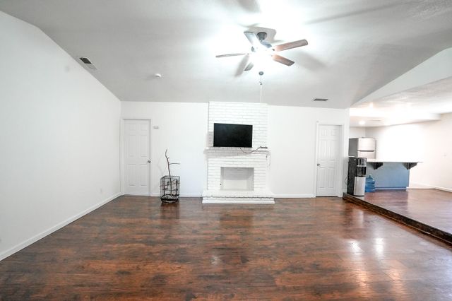 26138 N Mooney Boulevard, Tulare, CA 93274