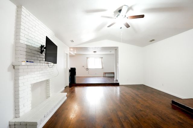 26138 N Mooney Boulevard, Tulare, CA 93274