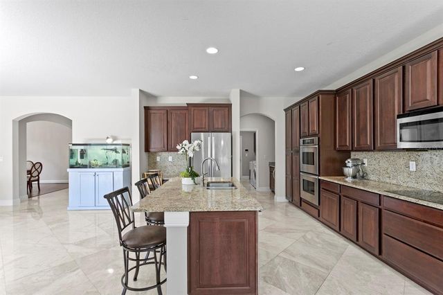 2935 WINGLEWOOD CIRCLE, Lutz, FL 33558