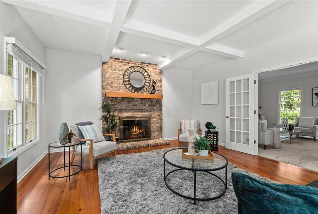 501 Pin Oak Court, St. Charles, IL 60174