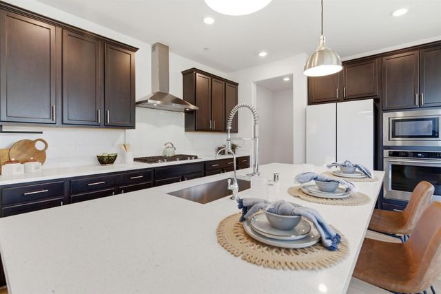 3085 Garden Farms Ave, Lathrop, CA 95330