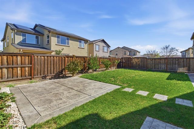 3085 Garden Farms Ave, Lathrop, CA 95330