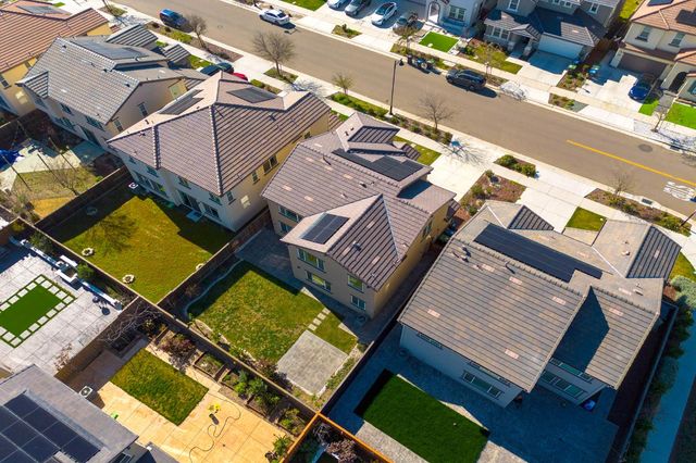 3085 Garden Farms Ave, Lathrop, CA 95330