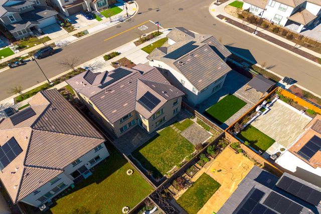 3085 Garden Farms Ave, Lathrop, CA 95330
