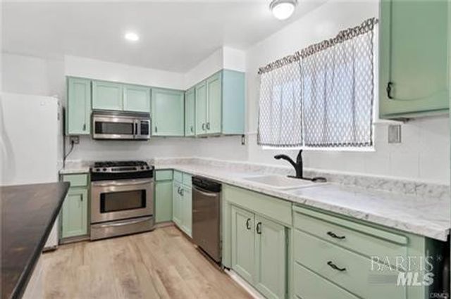 3206 4th St, Clearlake, CA 95422