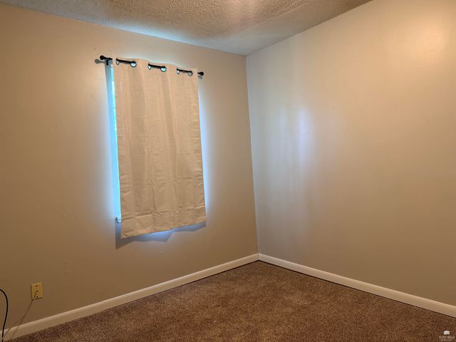 3211 Valleywood Drive, Manhattan, KS 66502