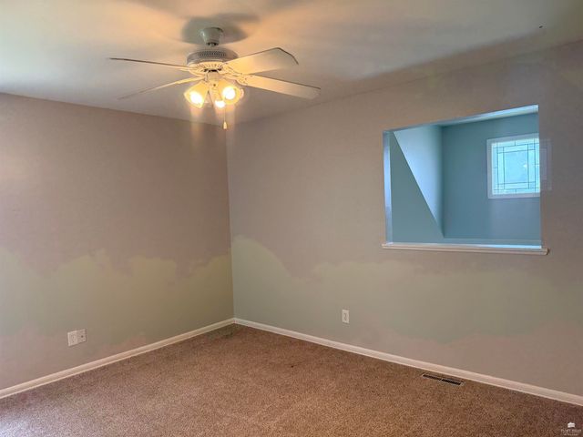3211 Valleywood Drive, Manhattan, KS 66502