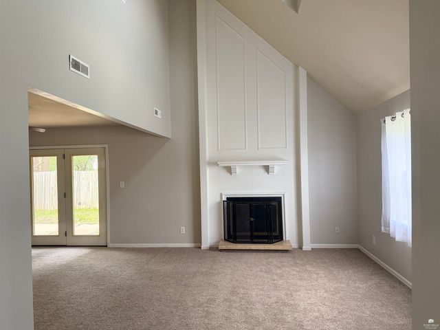 3211 Valleywood Drive, Manhattan, KS 66502