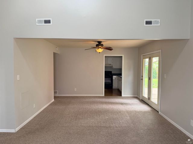 3211 Valleywood Drive, Manhattan, KS 66502