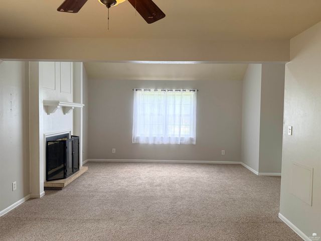 3211 Valleywood Drive, Manhattan, KS 66502