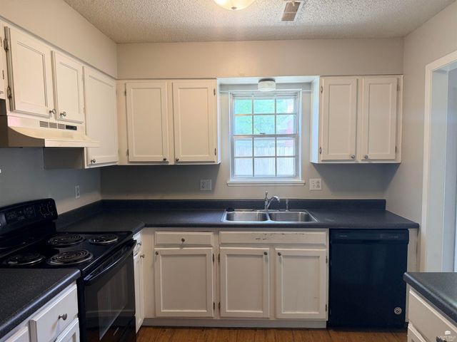 3211 Valleywood Drive, Manhattan, KS 66502