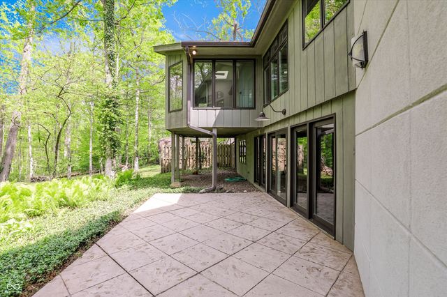 9202 Fanchon Drive, Zionsville, IN 46077