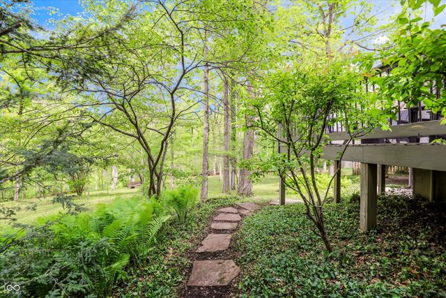 9202 Fanchon Drive, Zionsville, IN 46077
