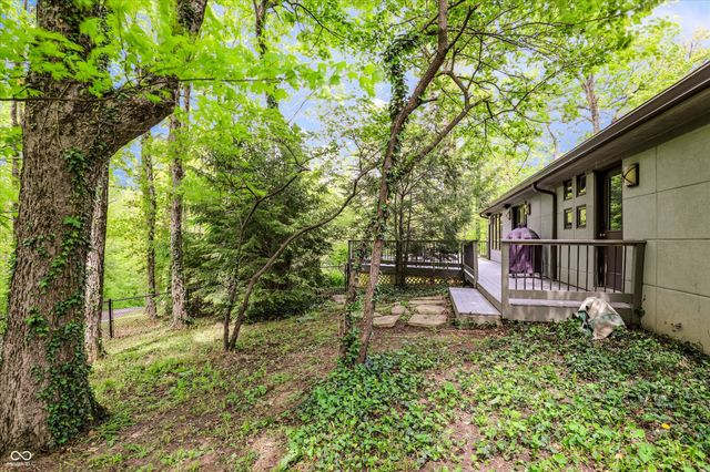 9202 Fanchon Drive, Zionsville, IN 46077