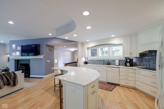 9202 Fanchon Drive, Zionsville, IN 46077