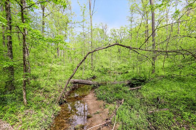 9202 Fanchon Drive, Zionsville, IN 46077