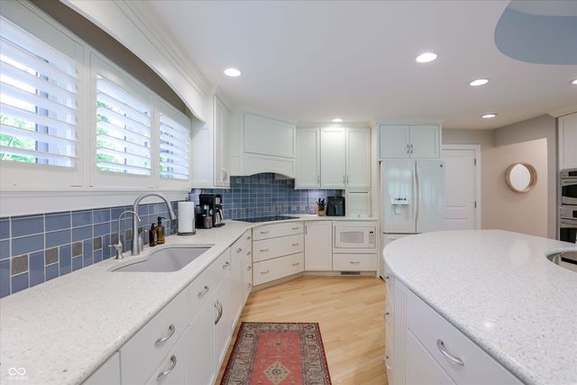 9202 Fanchon Drive, Zionsville, IN 46077