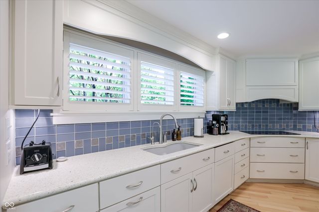 9202 Fanchon Drive, Zionsville, IN 46077