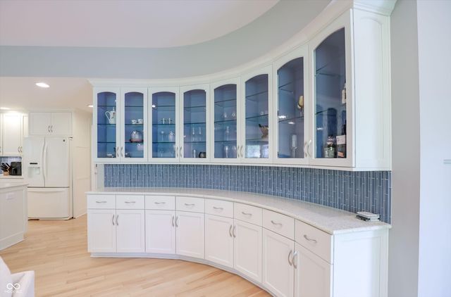 9202 Fanchon Drive, Zionsville, IN 46077