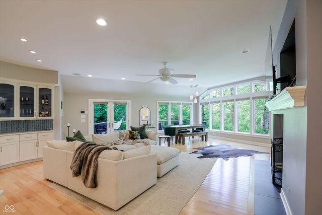 9202 Fanchon Drive, Zionsville, IN 46077