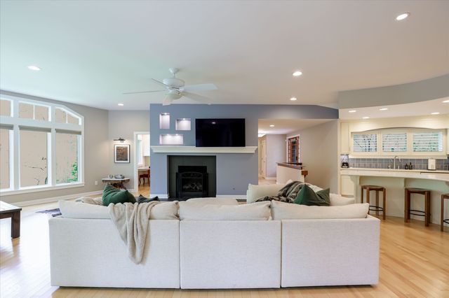 9202 Fanchon Drive, Zionsville, IN 46077