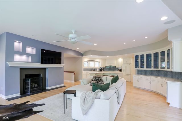 9202 Fanchon Drive, Zionsville, IN 46077