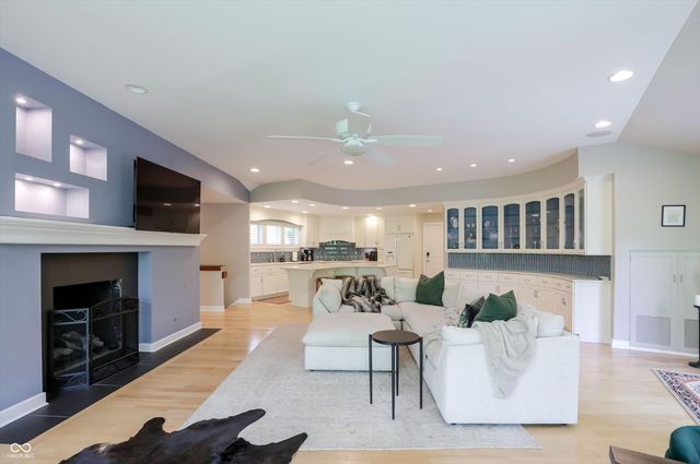 9202 Fanchon Drive, Zionsville, IN 46077