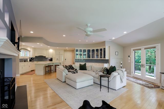 9202 Fanchon Drive, Zionsville, IN 46077