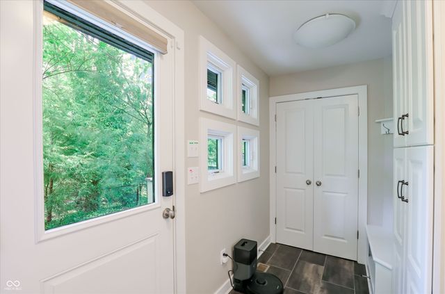 9202 Fanchon Drive, Zionsville, IN 46077