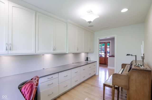 9202 Fanchon Drive, Zionsville, IN 46077