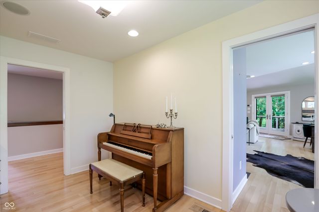9202 Fanchon Drive, Zionsville, IN 46077