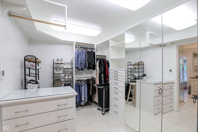 9202 Fanchon Drive, Zionsville, IN 46077