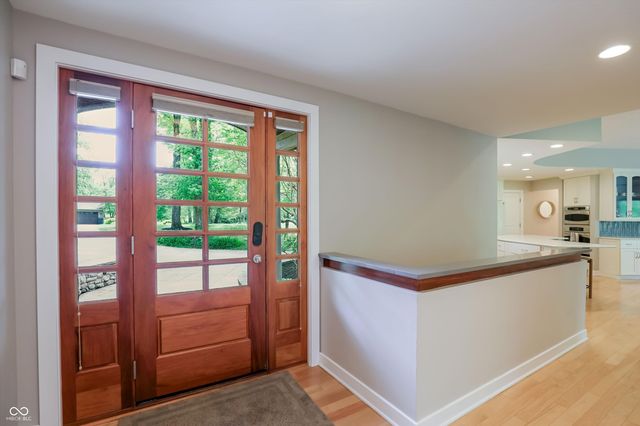 9202 Fanchon Drive, Zionsville, IN 46077