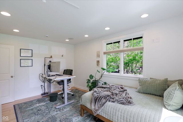 9202 Fanchon Drive, Zionsville, IN 46077