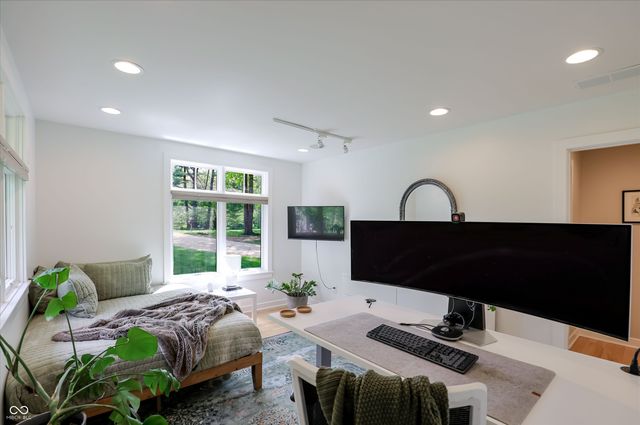9202 Fanchon Drive, Zionsville, IN 46077